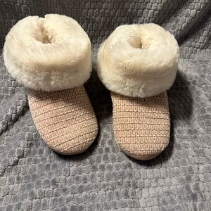 Kelly & Katie light pink house booties